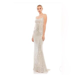 NEW Mac Duggal Gown.  Missed return. Can be worn to prom or wedding.